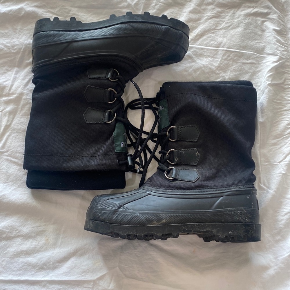 Yukon Black Snow boots size 4
